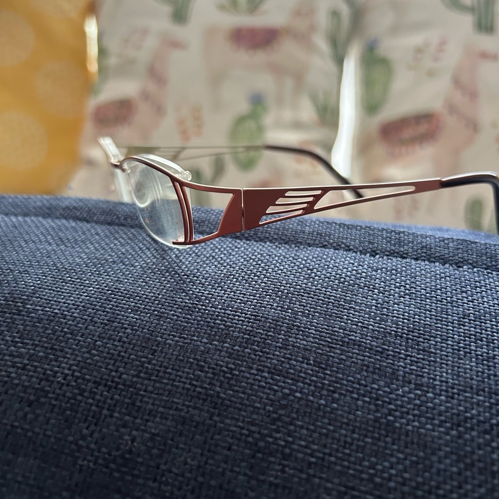 Unique Designer Women’s frames - Picture 2 of 8